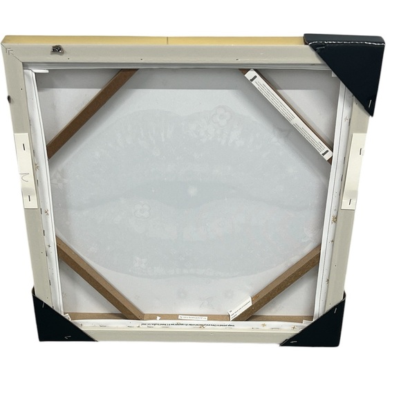 NEW Designart 'LV Lips' Modern Framed Canvas Wall Art Print - Picture 2 of 5